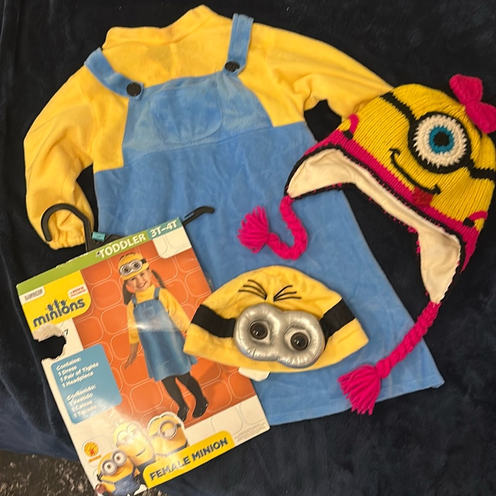 EUC Minion Girl Costume dress w/ two hats crochet beanie toddler 3T 4T Halloween